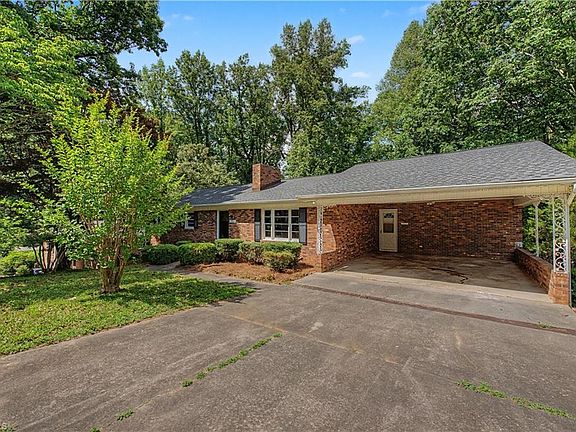 2nd image of 3761 Spaulding Dr