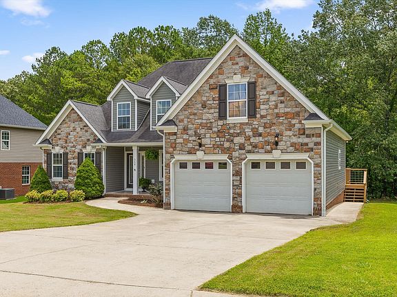 3rd image of 368 Big Creek Ln