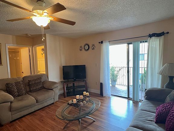 4th image of 200 Palm Cir W #200