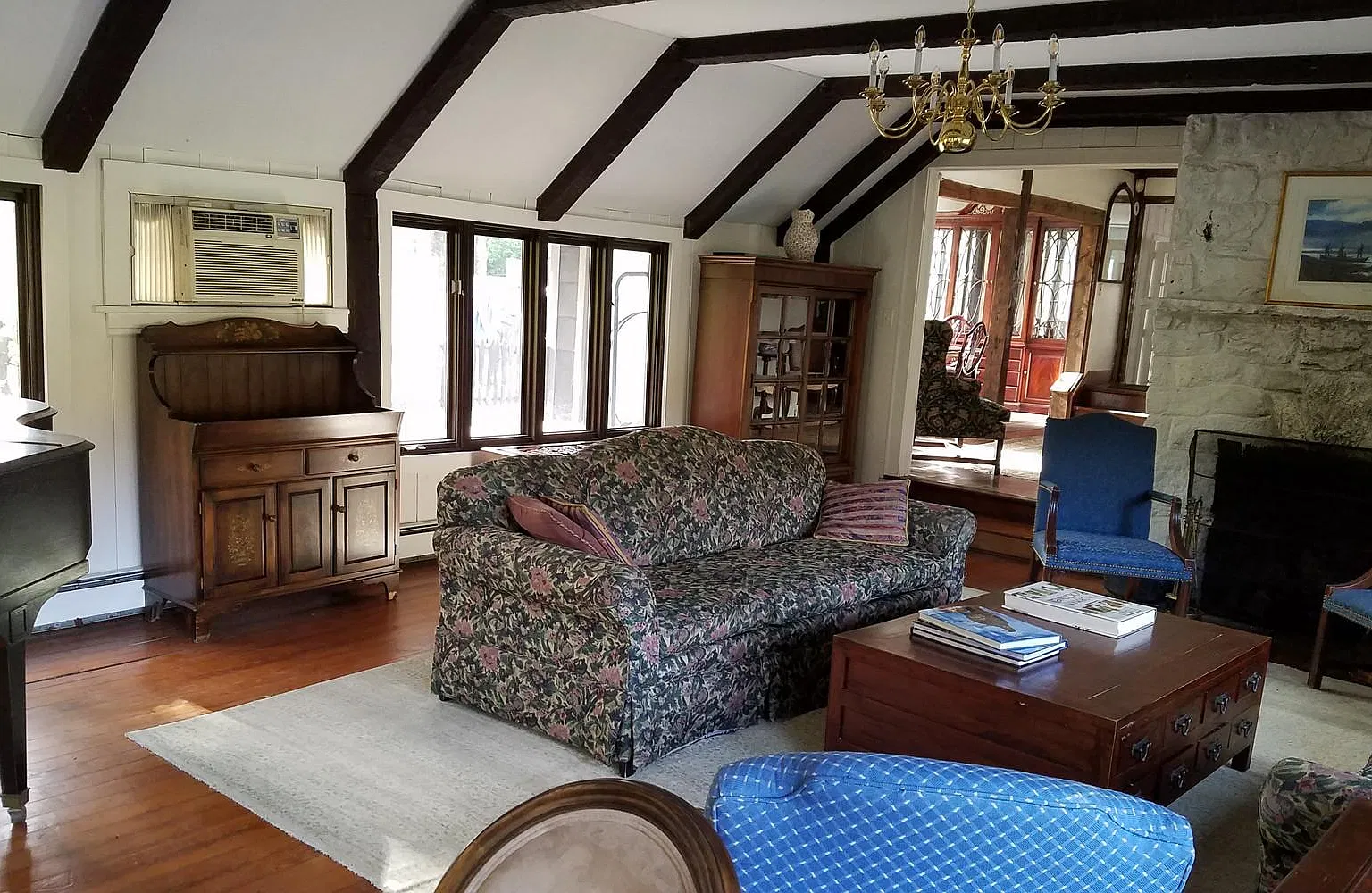 4 bed, 3000 sqft, $6,850 — Photo 3