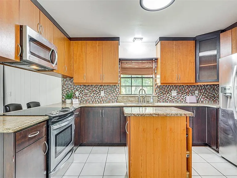 920 Lakeview Dr — Photo 10