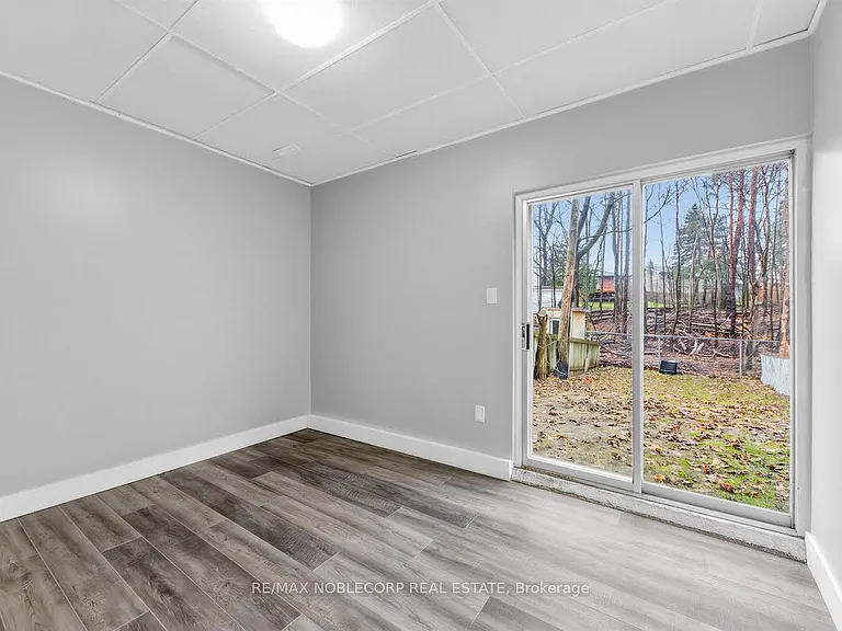 59 Scott Cres #LOWER — Photo 3