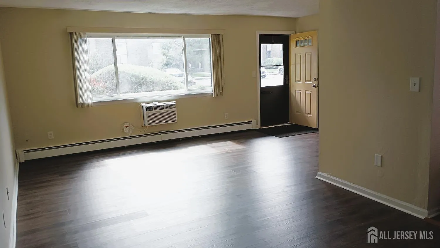1 bed, 1.0 bath, $2,000 — Photo 1