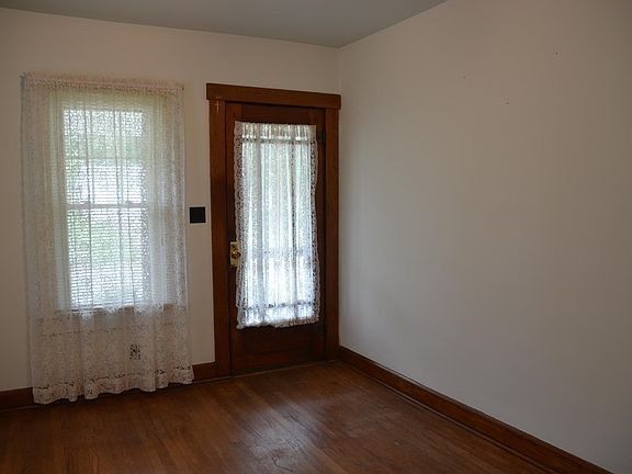 5th image of 721 E 15th St