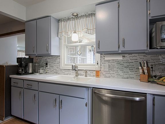 5th image of 4262 Greenvale Ave SW