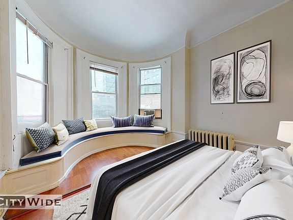 2nd image of 23 W 56th St #4RW