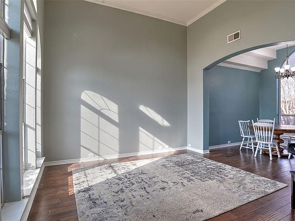 3rd image of 816 Sierra Ln