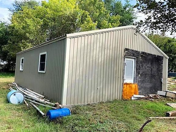 4th image of 2316 N Melinda Ave