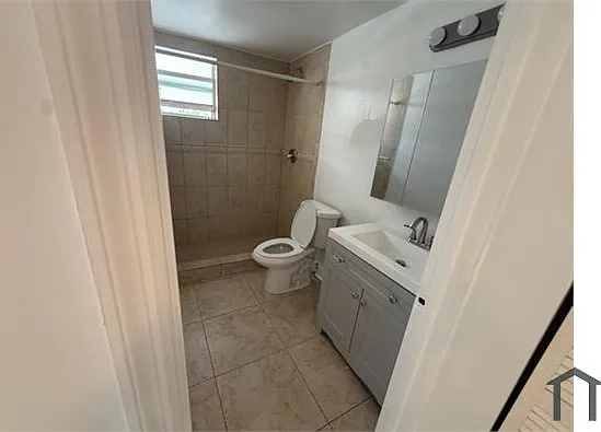 204 NW 10th Ave #5 — Photo 7