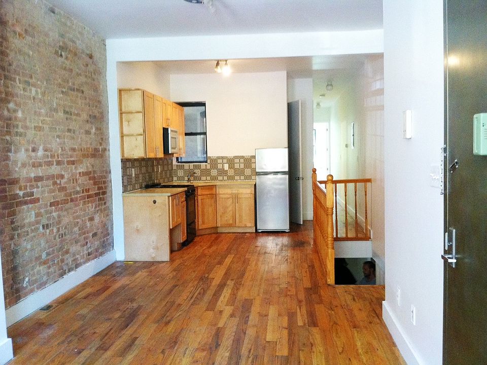 1st image of 528 Chauncey St APT 1L