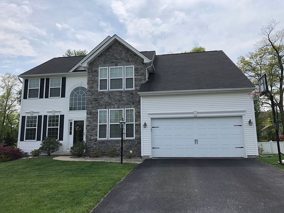 2nd image of 136 Stonebridge Dr