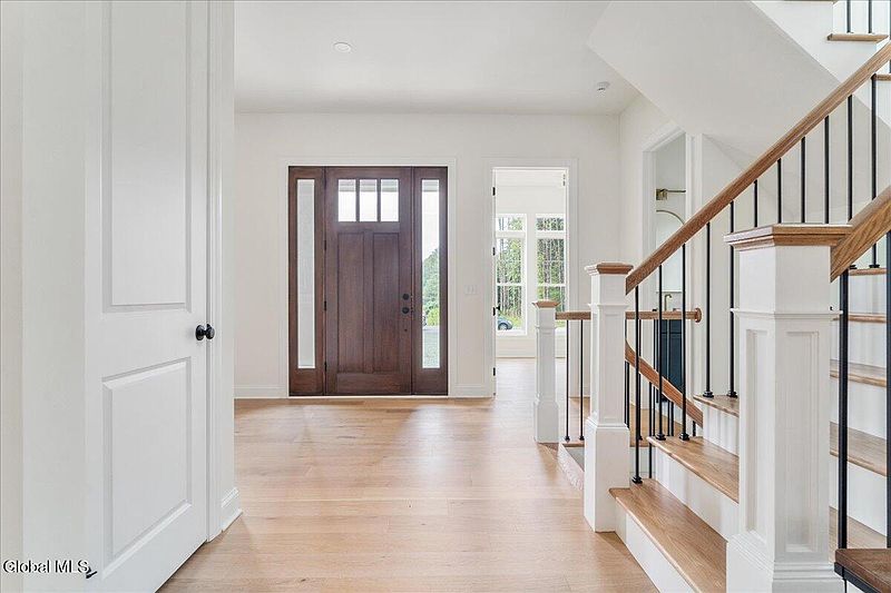 2nd image of 7 Northbrook Drive