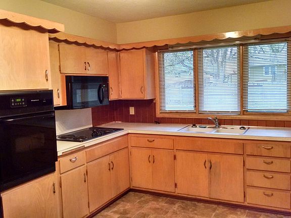 4th image of 2218 Edward St