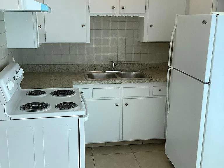 1014 S Trinity St — Photo 12