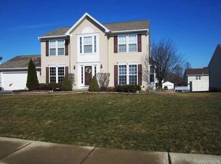 2213 Hunters Hollow Ln, Lake View, NY 14085