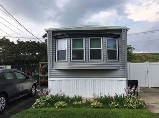 88 Lincoln Ave, Holbrook, NY 11741