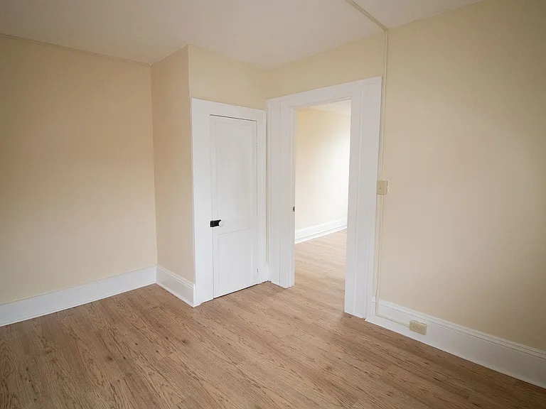 323 Pleasant St — Photo 4