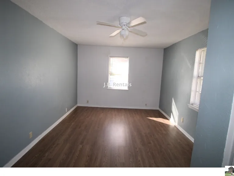 409 Short Ave — Photo 16