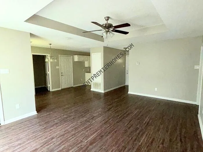 3 bed, 2.0 bath, 1093 sqft, $1,295 — Photo 3