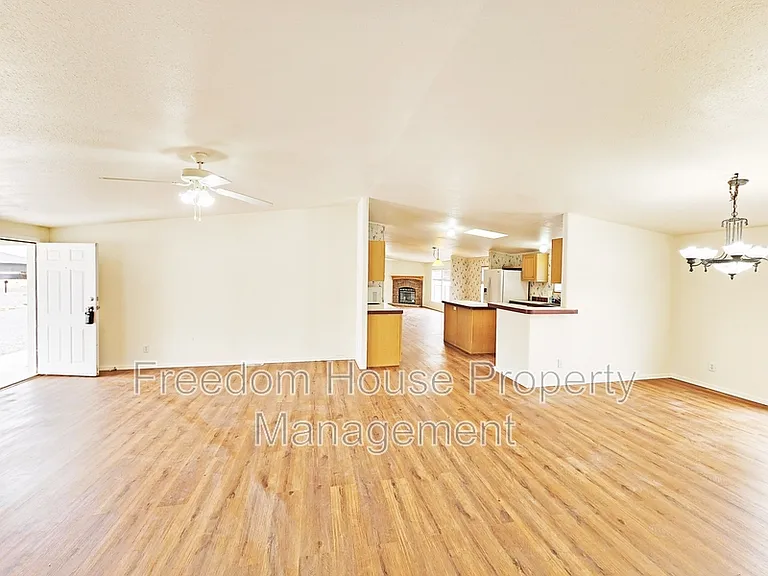 5220 Jerry Ave — Photo 3