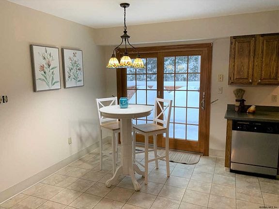 5th image of 31 Rolling Hills Dr