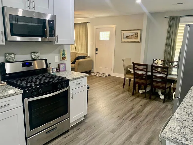 2174 Banyan St — Photo 3