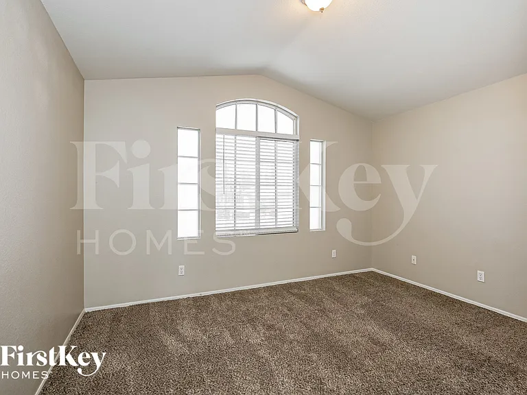 9947 Pioneer Ave — Photo 16