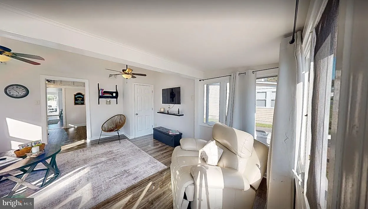 2 bed, 1.0 bath, 756 sqft, $1,800 — Photo 3
