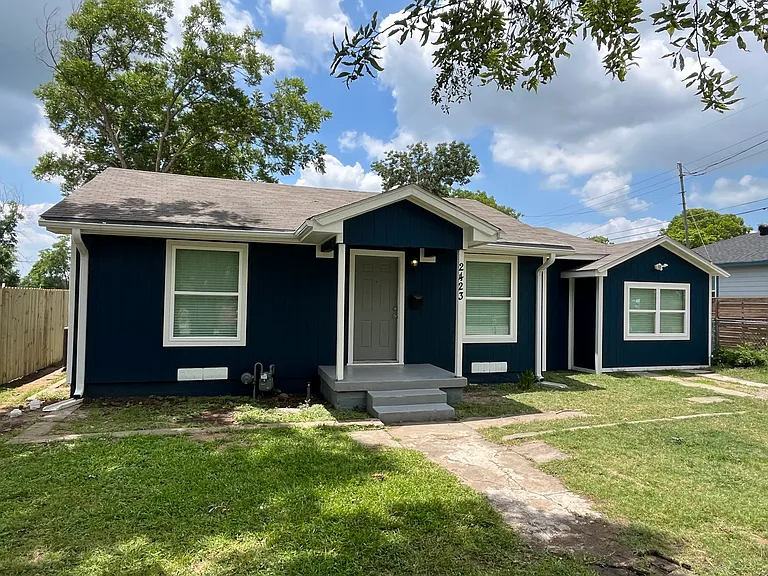 2423 Lolita Dr — Photo 1