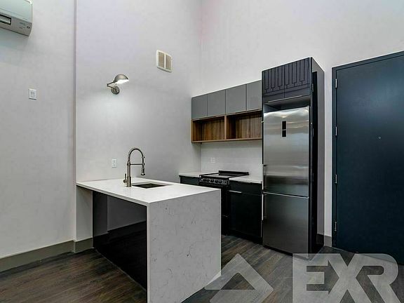 3rd image of 523 Willoughby Ave APT 6