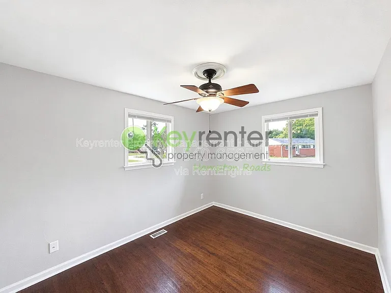 543 McLean St — Photo 18