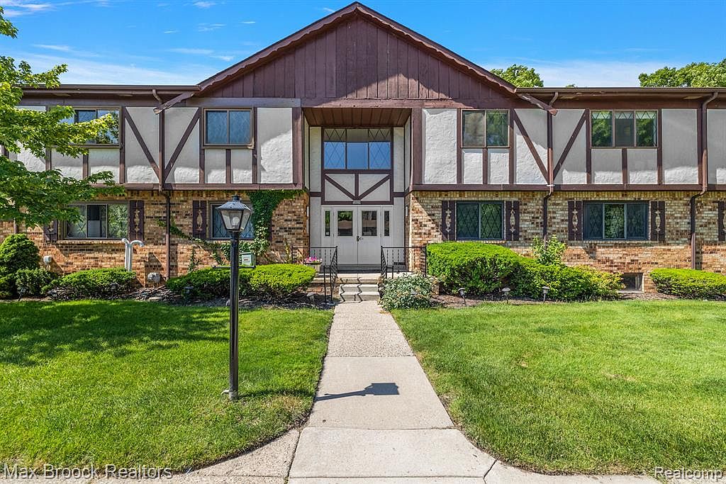 30020 Wildbrook Dr APT 204, Southfield, MI 48034 MLS 20240041777
