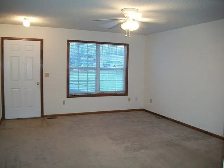 706 Streck Ct — Photo 3