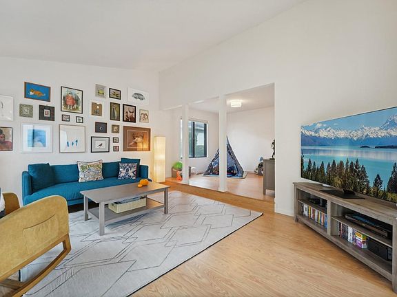 4th image of 216 Banff Way