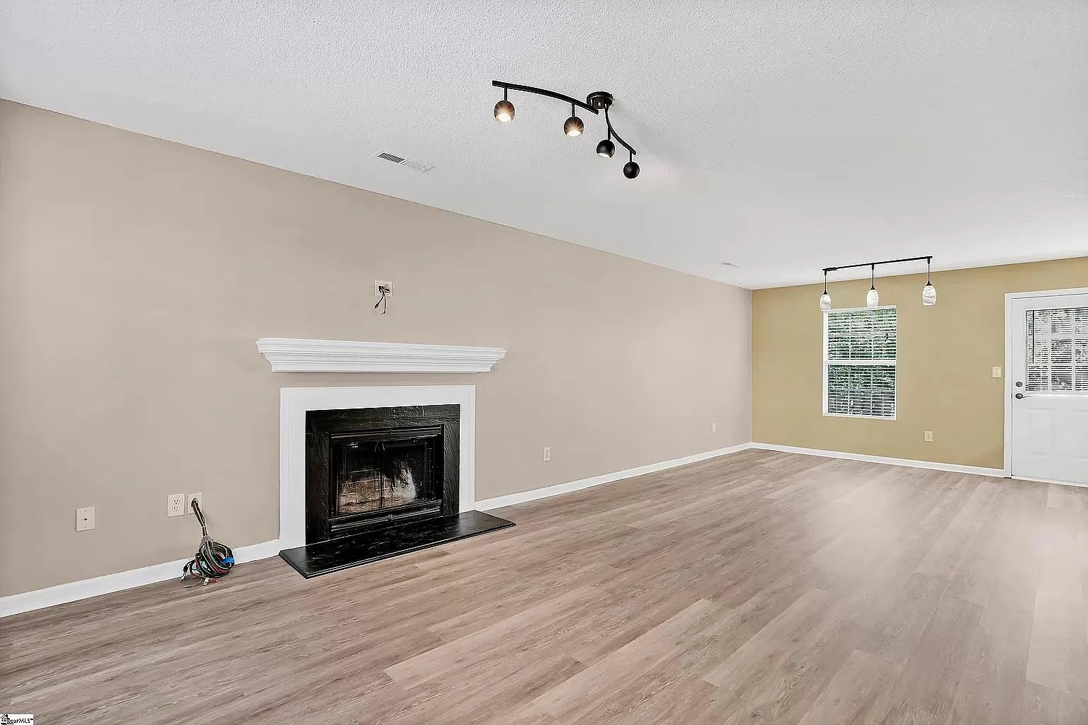 70 Hayfield Ln — Photo 3