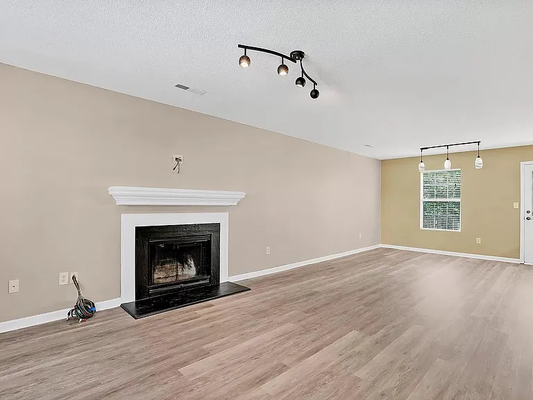 70 Hayfield Ln — Photo 3