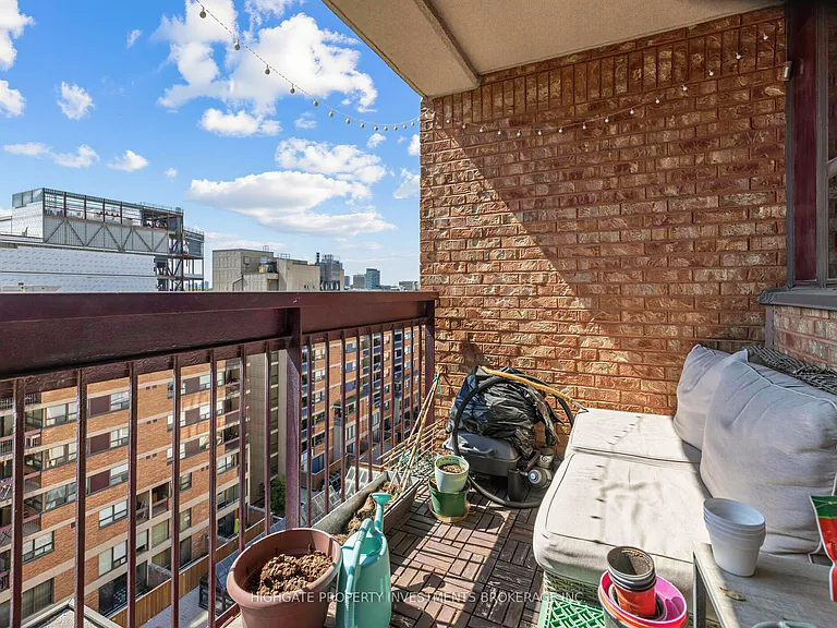 120 Saint Patrick St #902 — Photo 24