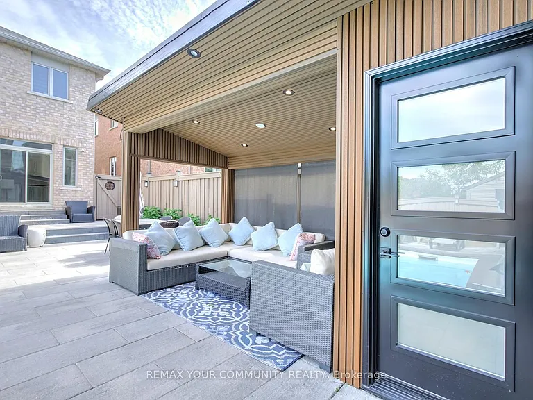 16 Muret Cres — Photo 37