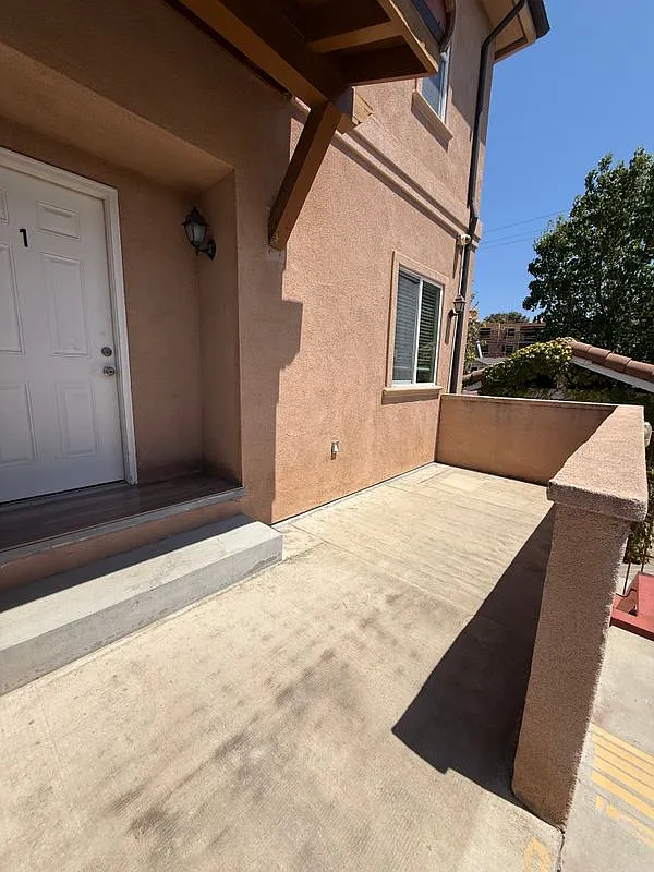2 bed, 1.5 bath, 1100 sqft, $2,900 — Photo 2
