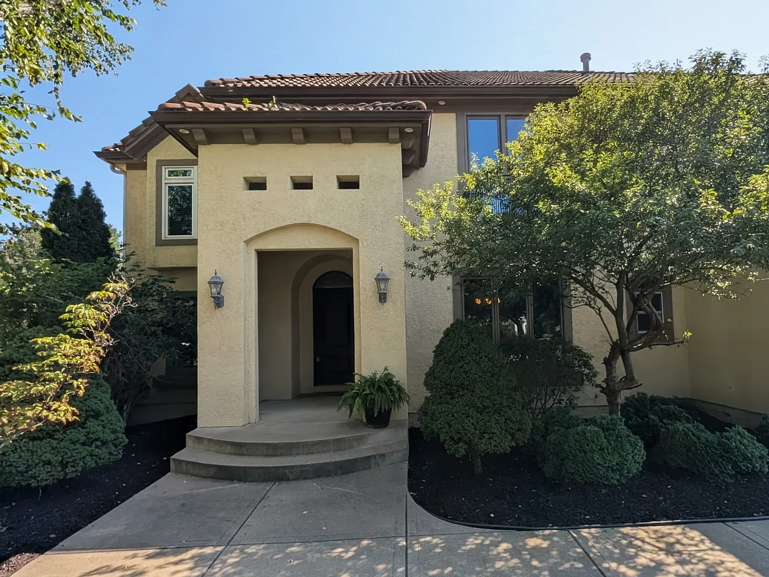5 bed, 5.5 bath, 5095 sqft, $5,000 — Photo 3