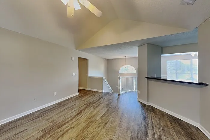 4 bed, 3.0 bath, 1946 sqft, $2,195 — Photo 3