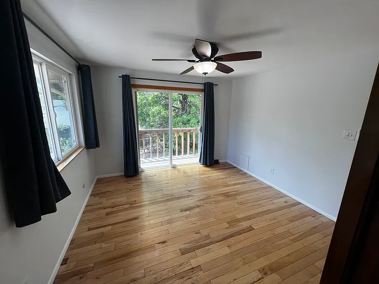 901 Sycamore Ave — Photo 2