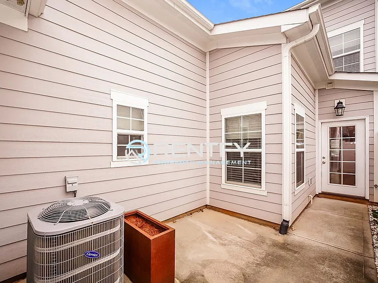 2506 Gallery Dr — Photo 23