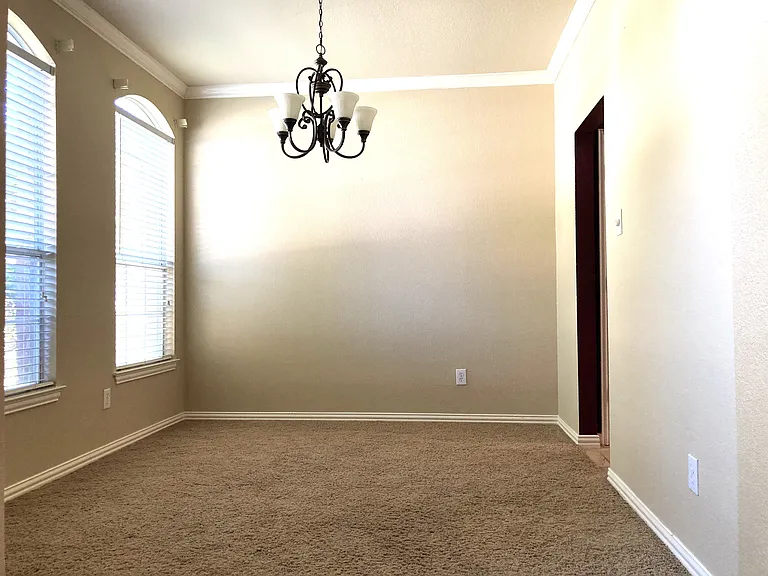 630 Waterview Dr — Photo 4
