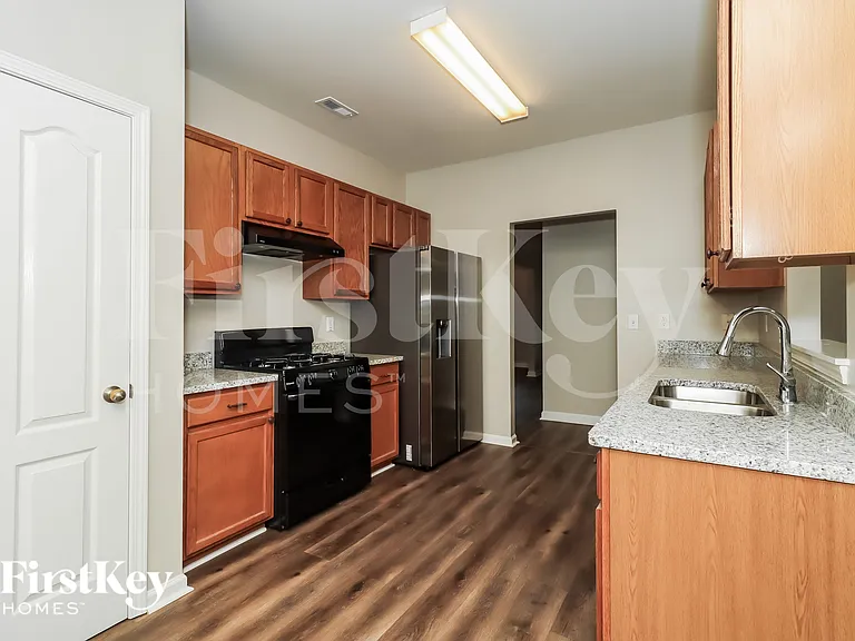 528 Valleyside Dr — Photo 7