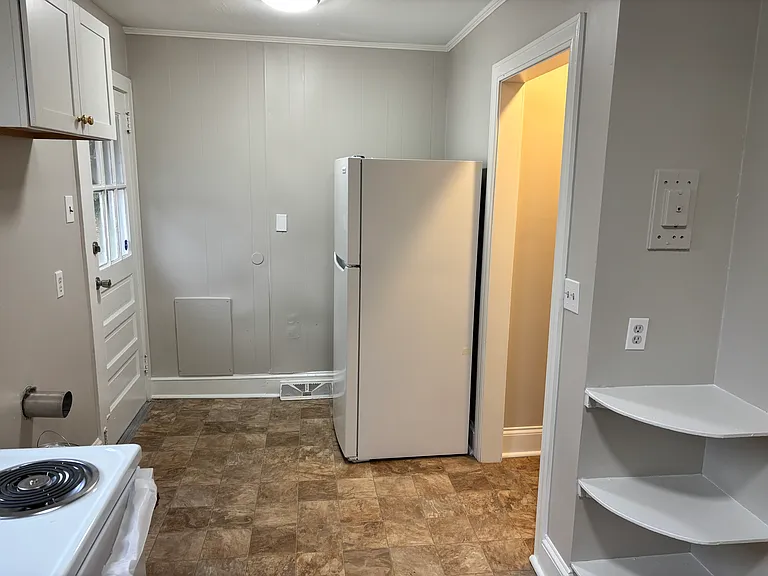 203 Parkwood Ave — Photo 4