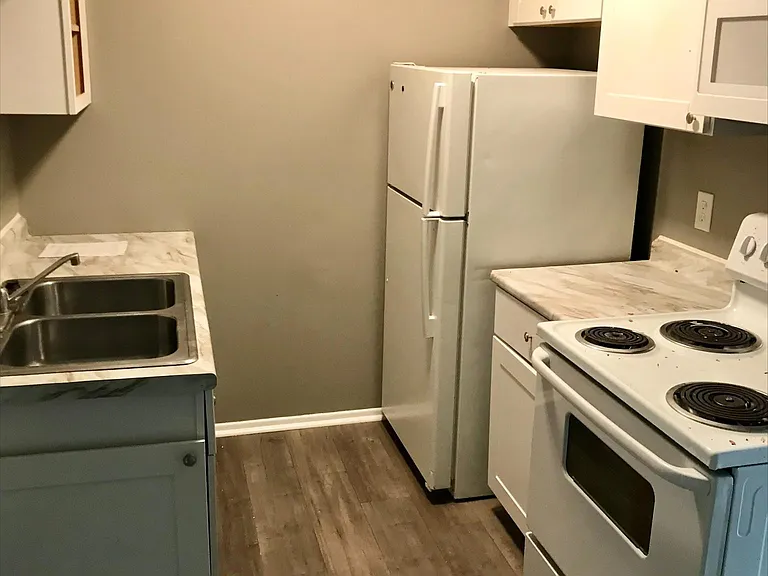 555 Schiller Ave — Photo 13