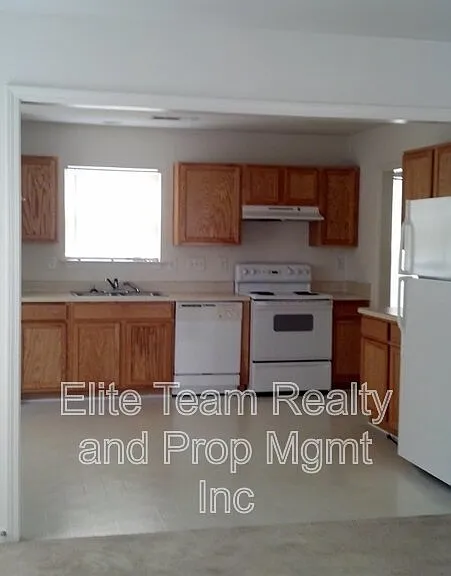 111 Fairmont Cir — Photo 2