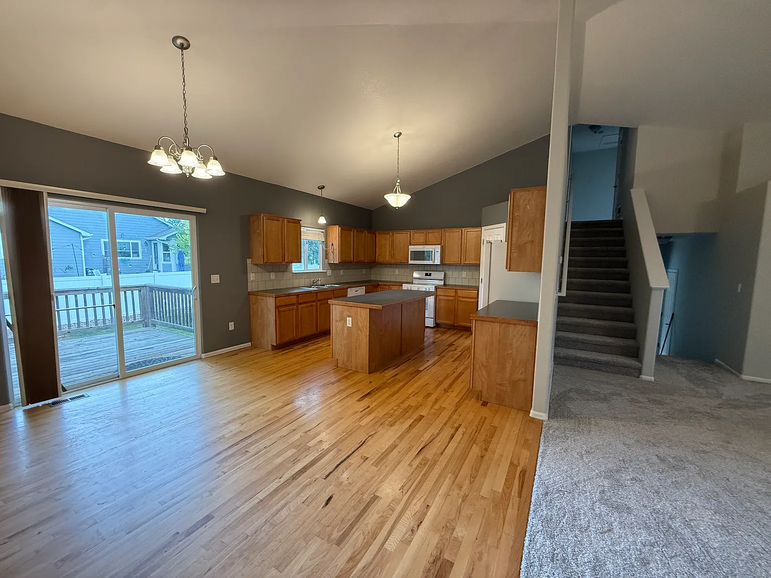 4 bed, 2756 sqft, $3,195 — Photo 4