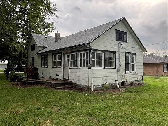 3rd image of 212 W Main St